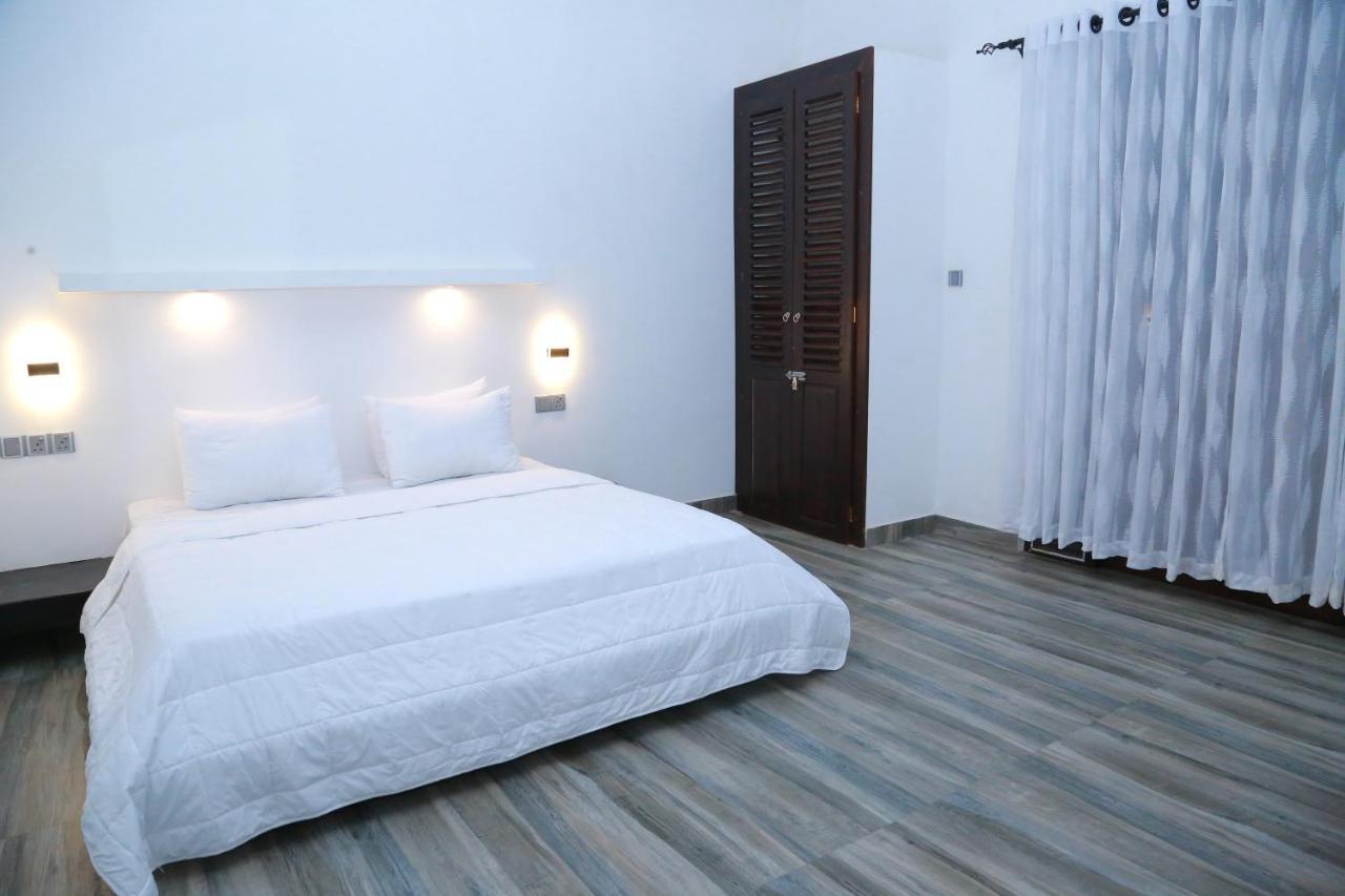 Midigama Holiday Inn Exterior foto